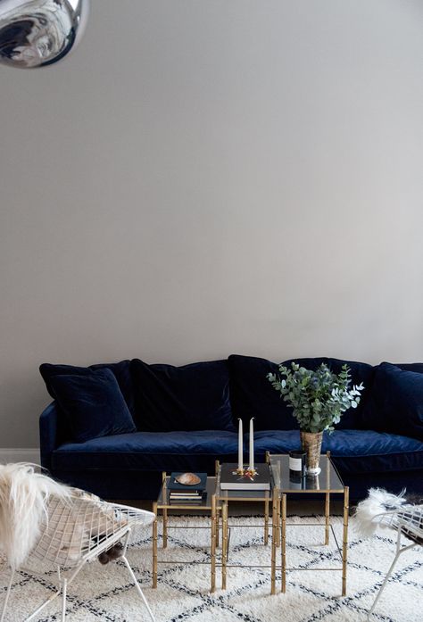 Blue Velvet Couch, Blue Velvet Sofa, Velvet Furniture, Sofa Inspiration, Blue Couches, Velvet Couch, Sofa Colors, Style Deco, Blue Sofa