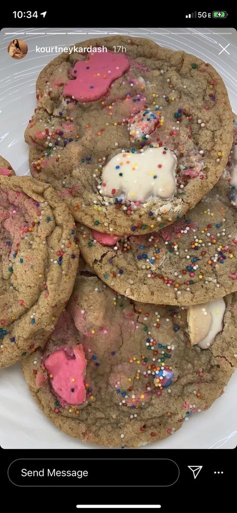 Animal Cracker Cookies, Animal Crackers Recipe, Frosted Animal Crackers, Cracker Dessert, Animal Cracker, Animal Cookie, Celebrity Recipes, Ice Cream Scooper, Cracker Cookies