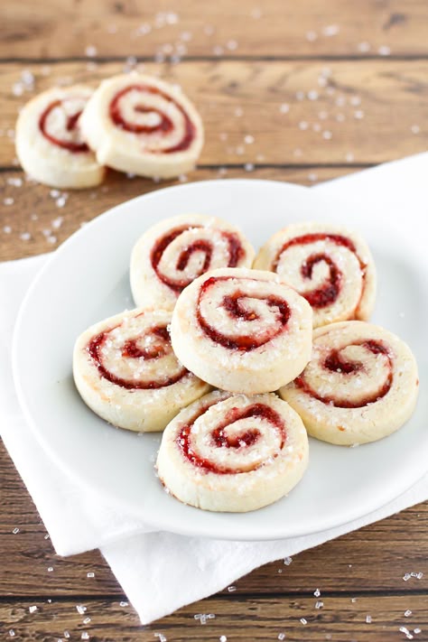 Gluten free vegan raspberry pinwheel cookies. What’s not to love about a sugar cookie with a swirl of sweet raspberry jam and a sprinkling of sparkling sugar? Making cookies is completely therapeutic for me. They don’t take much time to make and you can enjoy the fruits of your labor shortly after they come out of the … Vegan Christmas Cookies Recipes, Vegan Christmas Cookies, What Is Gluten, Chocolate Mint Cookies, Pinwheel Cookies, Gluten Free Gingerbread, Gf Cookies, Vegan Cookies Recipes, Gluten Free Flour Blend