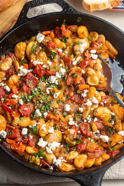 Gigantes Recipe, Giant Beans Recipe, Gigantes Plaki, Healthy Greek Recipes, Simple Baked Beans Recipe, White Bean Recipes, Meat Meals, The Mediterranean Dish, Easy Mediterranean Diet Recipes