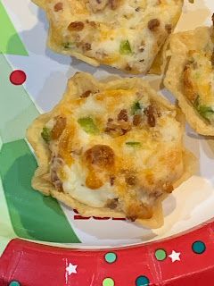 Let's Get Crafty!: Jalapeno Popper Scoops Tortilla Scoops Appetizers, Tostitos Scoops Appetizers, Tostitos Scoops, Tortilla Cups, Easy Picnic Food, Bacon Jalapeno Poppers, Jalapeno Popper Dip, Popper Dip, Pillsbury Recipes