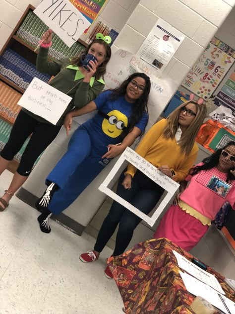 Meme Day Outfits, Meme Day Outfits Spirit Week, Two Person Halloween Costumes, Meme Costume, Tik Tok Videos Funny, Spirit Week Outfits, Week Outfits, Macrame Crochet, Halloween Costumes College Girls