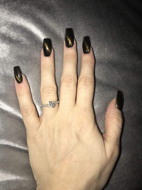 Coffin shape cat eye nails! Black & Gold Black And Gold Cat Eye Nails, Cat Eye Nails Black, Gold Cat Eye Nails, Black Cat Eye Nails, Black Gold Nails, Cat Eye Nails Polish, Nails Gold, Eye Nails, Black Gold Jewelry