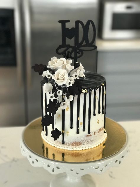 Bridal Shower Cake Black And White, Black And Cream Bridal Shower Ideas, Black And White Bridal Shower Cake, Black And White Engagement Cake, Bachelorette Cake For Groom, Black Bridal Shower Cake, Simple Bride To Be Cake, Black And White Bridal Shower Ideas, Bridal Shower Deco