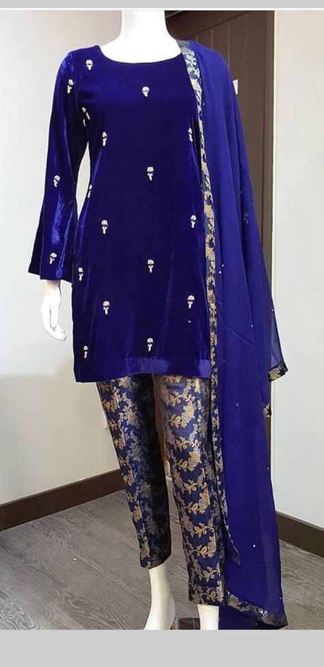 Welwet Suit Design Pakistani, Welwet Suit Design, Welwet Dress, Pakistani Formal Dresses, Velvet Dress Designs, Stylish Short Dresses, Velvet Dresses, Pakistani Dresses Casual, Pakistani Fashion Party Wear