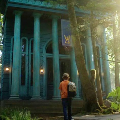 Percy Jackson Serie, Pjo Aesthetic, Percy Jackson Cabins, Camp Half Blood Cabins, Pjo Dr, Daughter Of Poseidon, Camp Jupiter, Cabin Aesthetic, Percy Jackson Characters