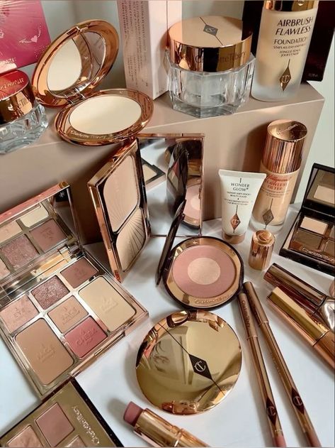 Makeup Product Pictures, Make Up Vision Board Pictures, Makeup Aesthetic Pictures, Makeup Aesthetic Products, Luxury Makeup Products, Makeup Products Aesthetic, Make Up Aesthetic, Cosmetics Aesthetic, Makeup Images