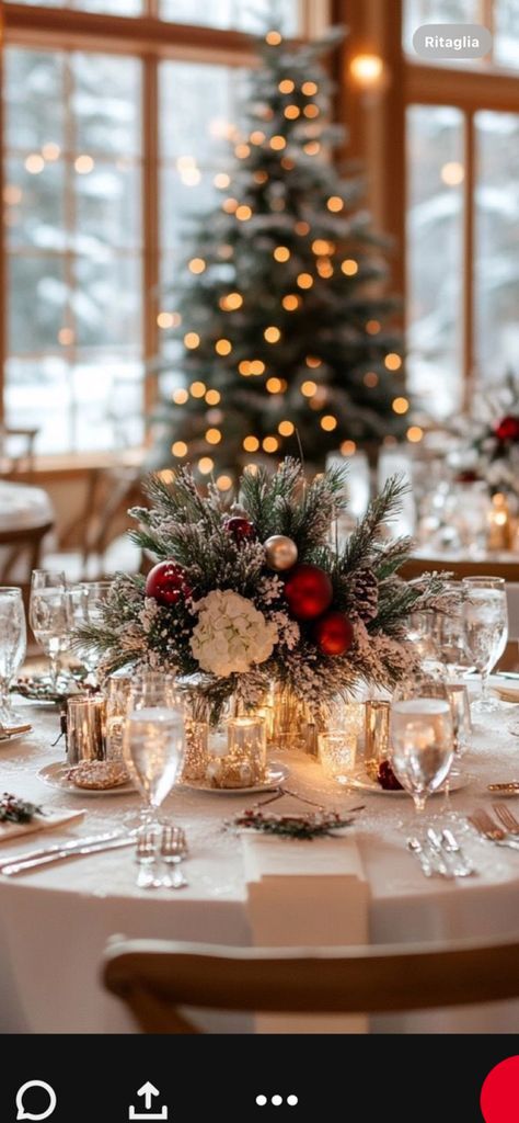 Christmas Wedding Centrepiece Ideas, Simple Christmas Wedding Decor, Christmas Theme Wedding Ideas, Christmas Wedding Ideas Decorations, Christmas Wedding Colors, Winter Wedding Ideas December, Rustic Winter Wedding Colors, Christmas Wedding Reception, Winter Wedding Table Decorations