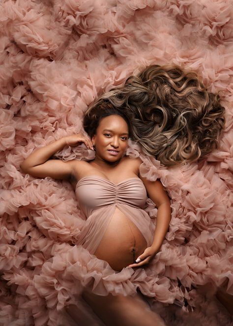 pregnant mom laying in pink tulle gown with dark hair flowing Sleeping Poses, Floor Poses, Pink Tulle Gown, Bump Shoot, Sleeping Pose, Hair Flowing, Family Maternity Photos, Studio Maternity, Hair Flow