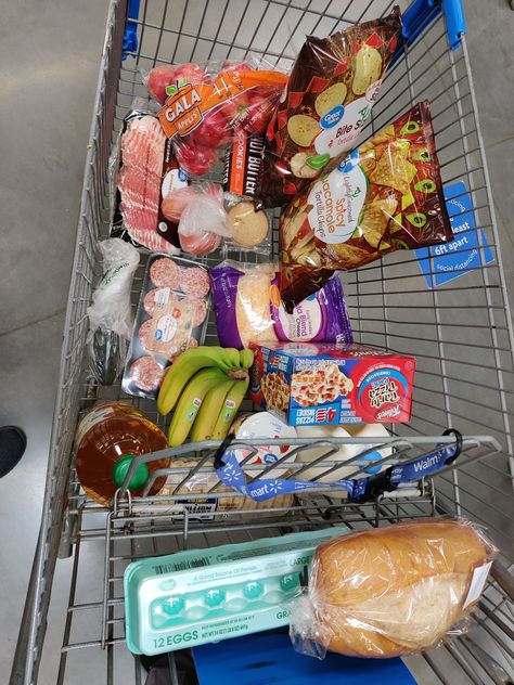 Easily save money will shopping for groceries.Fast, Easy and Cheap ways to make delicious meals! Click on the link to start saving! List Of Grocery Items, Shopping Food Stuff, Grocery Cart Aesthetic, Walmart Aesthetic, Groceries Aesthetic, Grocery Shopping Aesthetic, Grocery Aesthetic, Groceries Store, Groceries List