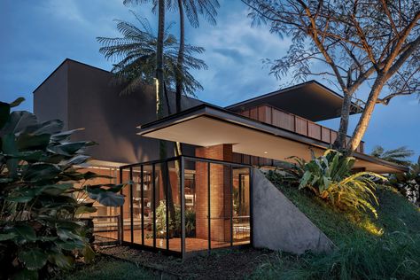 Splow House, Old Home Remodel, Tropical Architecture, Landscape Elements, Entrance Design, Modern Tropical, Row House, Studio Photo, Modern Exterior