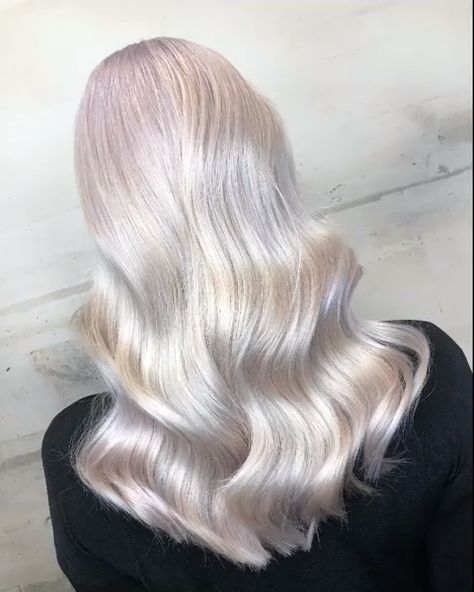 Cool silver tones with a milky metallic shine creates a magical pearl blonde. Crafted by Wella Educator Laila Pettersen. Pearl Hair Color Blondes, Silver Pearl Hair Color, Pearl Ash Blonde Hair, Pearl Blonde Highlights, Pearl Hair Color, Pearl Blonde Hair, Wedding Hair Colors, Crystal Hair Clip, Pearl Blonde