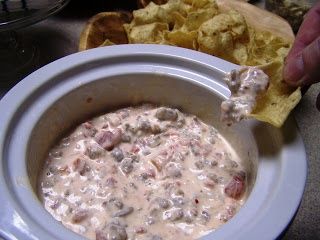 If you like Rotel dip, you'll love this! Great for game day, parties, or just as a snack!Cowboy Crack dip for the CrockPot: What you'll need:2 cans of Rotel tomatoes16 oz pkg cream cheese2 cans of ... White Rotel Dip, Rotel Dip, Chips Dip, Cheesecake Dip, White Corn, Ground Sausage, Party Dips, Snacks Für Party, Hors D'oeuvres