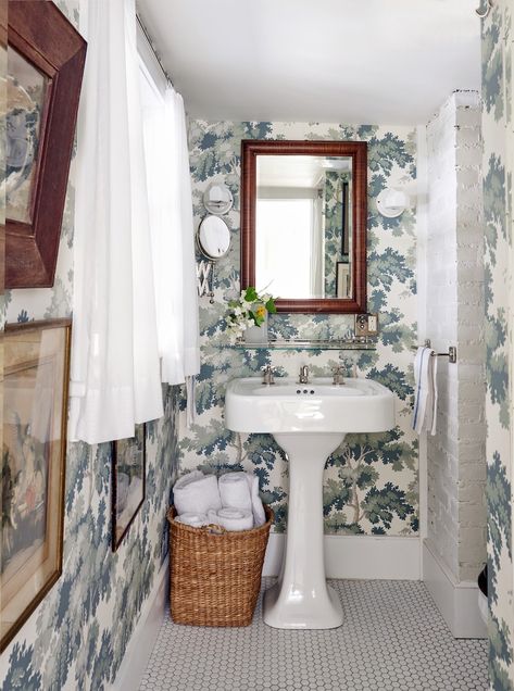 The Raphaël wallpaper by Sandberg creates a tapestry-style look in the classic powder room. Raphael Wallpaper, Classic Powder Room, Vintage Powder Room, Sandberg Wallpaper, New Toilet, Apartment Bathroom, Bathroom Wallpaper, Rustic Bathroom, Farmhouse Bathroom