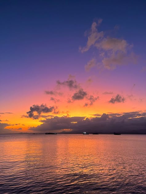 🧡🧡💛💛💛❤️❤️❤️ Fiji Aesthetic, Sky Palette, Suva Fiji, Coastal Western, Pretty Views, Sky Pics, Chill Photos, Sky Pictures, Pretty Landscapes