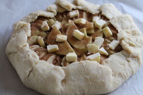 Jacques Pepin’s Apple Galette – Rants, Raves, and Rations Deep Dish Apple Pie, Jacques Pepin, Apple Tart Recipe, Apples And Cinnamon, Apple Galette, Fruit Diet, Jacque Pepin, Pie In The Sky, Holiday Pies