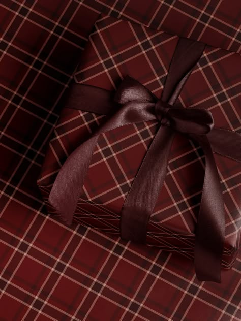 Red Plaid Wrapping Paper Holiday Gift Wrap Tartan Gift Wrap - Etsy Classy Christmas Gift Wrapping, Tartan Christmas Wrapping, Elegant Christmas Wrapping Paper, Plaid Gift Wrapping Ideas, Christmas Wrapping Ideas Red, Birthday Wrapping Ideas For Men, Brown Gift Wrapping Ideas, Fancy Christmas Wrapping, Dark Red Christmas Aesthetic