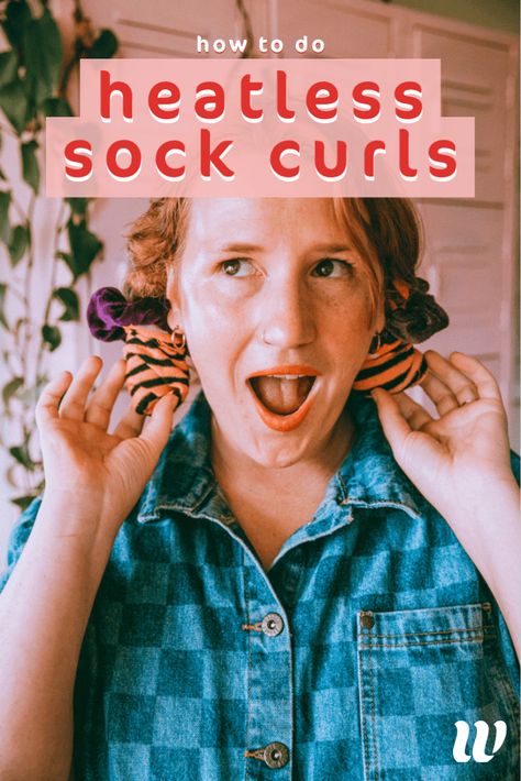 I love doing the sock hair curls method for bouncy heatless curls. This sock curl trend is going around TikTok, here's how to actually pull it off! Start with damp hair and two pairs of socks.... Curl Method, Curling Fine Hair, Heartless Curls, Sock Curls, Curled Hairstyles For Medium Hair, Red Hair Looks, Curls No Heat, Overnight Curls, Short Hairstyles Fine