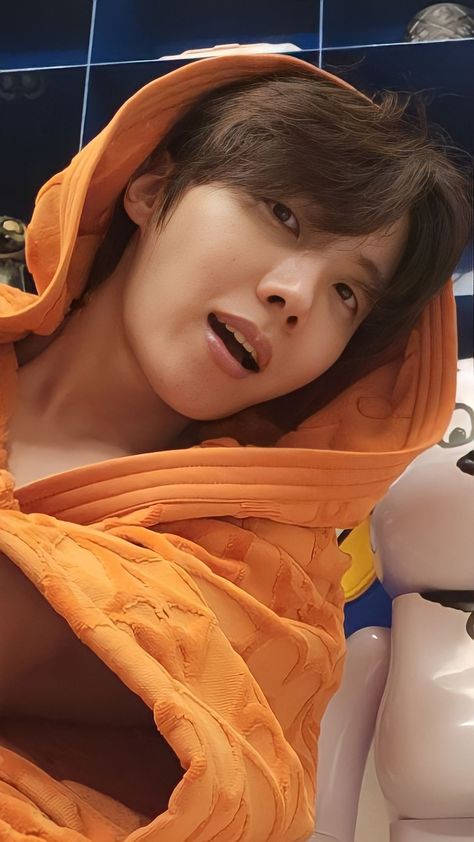 Jhope Weverse, Hope Photos, Sick Baby, Bts History, Jhope Cute, Bts Jhope, Bts Group, Bts J Hope, Bts Lockscreen