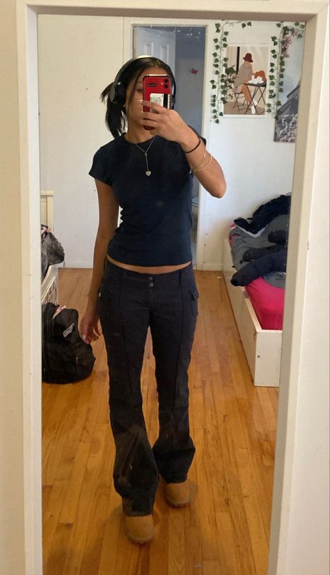 Agatha Brandy Pants, What To Wear With Timberland Boots, Short Timberland Boots Outfits, Brandy Melville Agatha Pants Outfit, Tim’s Outfits Women, Timberland Boots Outfit 2023, Agatha Pants Outfit, Agatha Pants Brandy Melville, Brandy Necklace