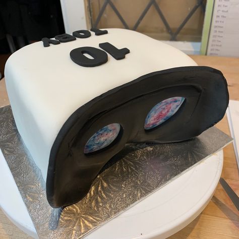 Oculus Cake Ideas, Virtual Reality Cake Ideas, Virtual Reality Cake, Vr Cake Ideas, Virtual Reality Birthday Party Ideas, Vr Birthday Party, Vr Birthday Cake, Vr Cake, Gorilla Tag Birthday Party Ideas