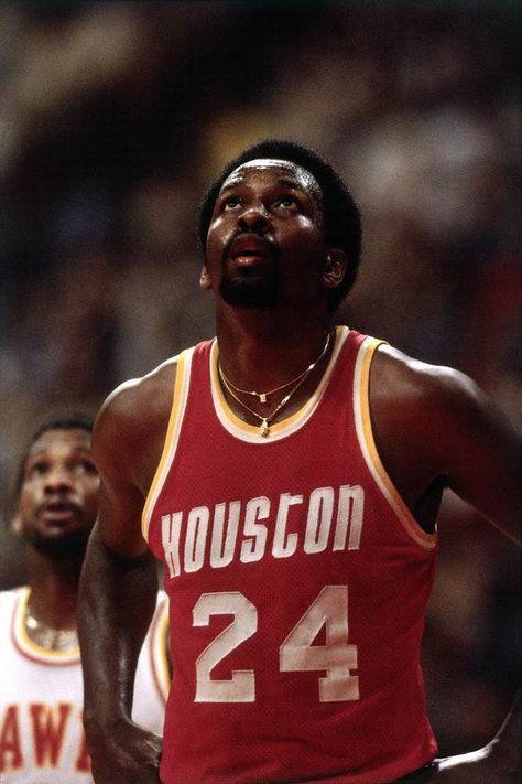 Moses Malone Great Sports Quotes, Moses Malone, George Gervin, Michael Jordan Pictures, Nba Sports, Nba Legends, Basketball Legends, Larry Bird, International Football