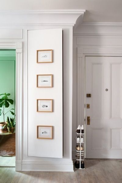 Chic Entryway, Breakfast Room Green, Entryway Decorating, Brooklyn Apartment, Foyer Entryway, Hidden Rooms, Luxury Furniture Brands, Design Living Room, Built In Storage