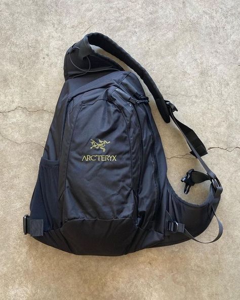 #arcteryx Uni Bag, Running Bag, Fits Aesthetic, Back Bag, Fire Fits, Quiver, Hiking Backpack, Cute Bags, Classic Silhouette