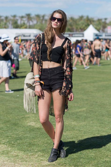 Coachella Street Style Coachella Outfit Ideas Plus Size, Simple Coachella Outfit, Music Festival Outfits Casual, Look Da Festival, Summer Music Festival Outfits, Concert Outfit Summer, Music Festival Fashion, Coachella Dress, Music Festival Outfits