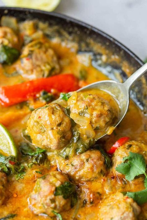 Coconut Curry Chicken Meatballs, Curry Chicken Meatballs, Meatballs Baked, Curry Meatballs, Chicken Mince, Minced Chicken Recipes, Coconut Curry Sauce, Wilted Spinach, Red Bell Peppers