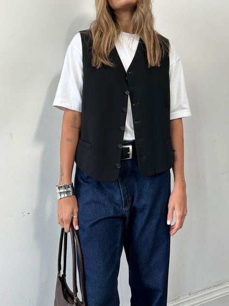 Outfits With A Black Vest, Masc Vest Outfit, Second Hand Outfit, Black Vest Outfit, Vest Outfit Women, Masc Outfit, Eclectic Grandpa, Masc Outfits, Lesbian Fashion