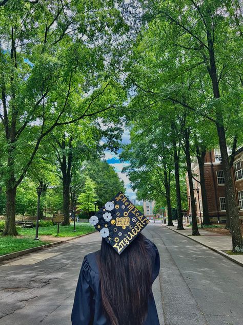 Grad cap decorated with flowers and gears. It says chemical engineer. Chemical Engineering Graduation Cap, Engineering Graduation Cap, Engineering Graduation, College Grad Cap Ideas, Cap Ideas, Graduation Cap Decoration, Chemical Engineering, Grad Cap, Graduation Cap