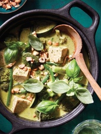 Green Curry Vegan, Curry With Tofu, Thai Kitchen, Thai Green Curry, Green Curry Paste, Raw Coconut, Vegetarian Entrees, Roasted Cashews, Detail Page