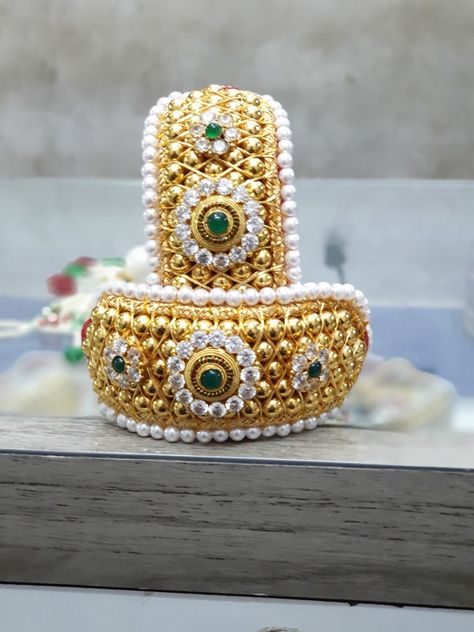 Rajputi Punchi Design Gold, Hasli Designs, Aari Bangles, Bangles Ideas, Om Jewelry, Beautiful Wedding Jewelry, Jewelry Book, Rajasthani Dress, Bridal Anklet