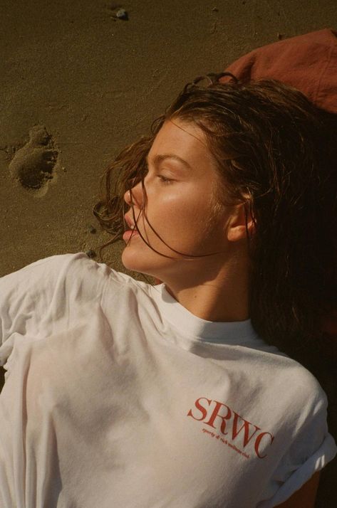 Luna Bijl by Henrik Purienne for Sporty & Rich Activewear Summer 2022 Lookbook - Lookbooks - Minimal. / Visual. Beach Film Photography, Luna Bijl, Ocean Air Salty Hair, 90s Inspired Fashion, Henrik Purienne, Emily Oberg, Beach Film, Girl On The Beach, Beaches Film