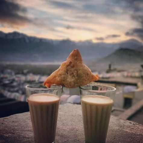 [New] The 10 Best Recipes (with Pictures) -  #Rajasthani tea with samosa #tagblender#hungry#foodgasm#instafood#instafood#yum#yummytummy #yumyum#delicious#eat#dinner#food#foodporn#stuffed#hot#beautiful#breakfast#lunch#love#sharefood#homemade#sweet#delicious#eating#foodpic#foodpics#amazing#instagood#photooftheday#foodporn#jaipur#ja Masala Tea, Cash Crop, Living In England, Samosa, Sugar Cane, Food Pictures, Glass Of Milk, Coffee Shop, Coffee Maker