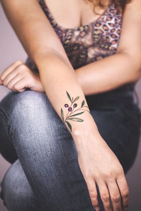 33 Delicate Wrist Tattoos For Your Upcoming Ink Session | Page 3 of 9 Olive Tattoo, Wrist Bracelet Tattoo, Meaningful Wrist Tattoos, Flower Wrist Tattoos, Inspiration Tattoo, Latest Tattoos, Small Wrist Tattoos, Wrist Tattoos For Women, Tattoo Bracelet