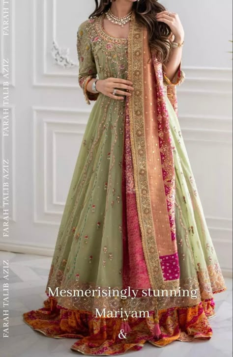 Mehndi Green Combination, Mehndi Outfits For Sister, Mehndi Guest Outfit Pakistani, Mehndi Outfit Ideas Bridesmaid, Mehandi Lehanga Designs, Sanchak Dresses, Mehndi Outfit Bridesmaids, Mayoun Dress, Mehndi Ceremony Outfit