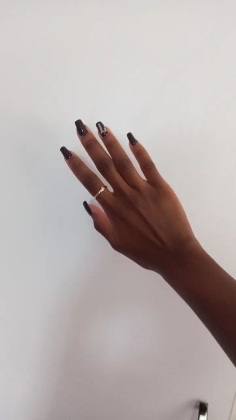 Black Hand Claims, Black Hands Nails, Nails With L Initial, Black Nails With Initial, L Initial Nails, Hand Claims, Claims For Shifting, Black Women Nails, 90s Girl Groups