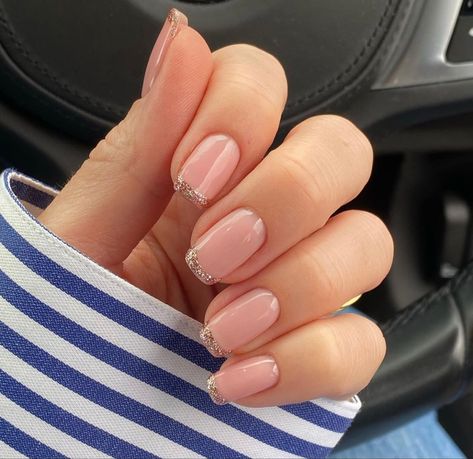 Nails Glitter French, Holiday Nails Glitter, Nail Vibes, French Tip Nail Art, Glitter French Tips, Business Nails, Rose Gold Nails, Nail Colours, Simple Rose