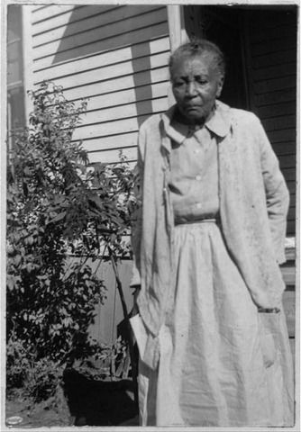 SCOTT HOOPER, 81, WAS BORN A SLAVE. "I knows how old I is, 'cause mammy have it in de Bible, and I's born in de year 1856". (Texas Slave Narratives 1937) Stagecoach Mary, Black Photos, Black Experience, Black Kings, Black Board, Black Knowledge, Women's History, History Photos, African Diaspora