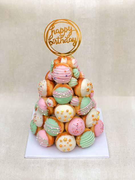 Tower Donut Cake, Donat Tower, Doughnut Tower, Picnic Bar, Donut Decorating Ideas, Donut Tower, Rick And Morty Stickers, Diy Donuts, Cake Pop Decorating