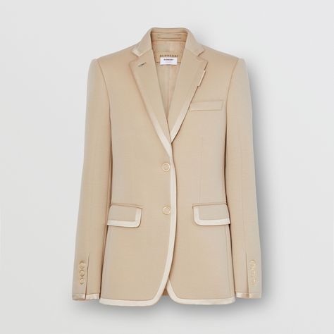 Burberry Blazer, Ricardo Tisci, Beige Blazer, Fashion Drawing Dresses, Fragrances For Women, British Outfits, School Dresses, Burberry Jacket, Clothes Closet