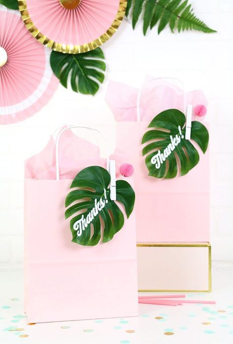 #DIY #tropical #party #favour #gift #bags Tropisk Fest, Flamingle Party, Tropical Bachelorette, Tropical Birthday Party, Flamingo Birthday Party, Tropical Baby Shower, Tropical Bridal Showers, Tropical Bridal, Fiesta Tropical