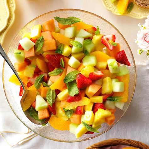 Fresh Fruit Bowl Salad Bowl Ideas, Fresh Fruit Bowl, Easy Fruit Salad Recipes, Fruit Salad Bowl, Make Ahead Salads, Bowl Ideas, Fruit Salad Easy, Fresh Fruit Salad, Easter Brunch Food