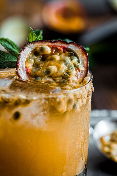 Takamaka Rum, Passionfruit Cocktail, Best Margarita Recipe, Passionfruit Recipes, Aphrodisiac Foods, Decadent Food, Drink Recipes Nonalcoholic, Mint Recipes, Mango Flavor