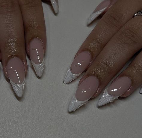 Simple 3d Nails, Nikkah Nails, Almond Classy Nails, Wedding Nails Classy, Unique French Nails, Classy Vacation Nails, Minimalist Almond Nails, Small Almond Nails, Era Nails