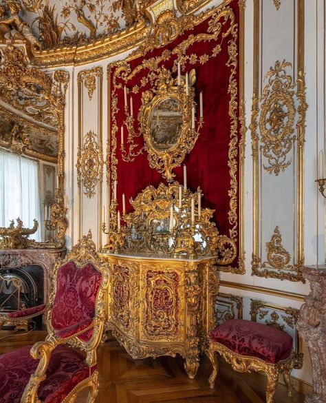 Rococo Interior Design, Blue And Gold Bedroom, Rococo Interior, Western Interior, Royal Room, Horror Vacui, Castle Rooms, Chateaux Interiors, French Interior Design