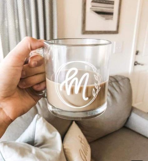 Clear Mug, Teacher Gift Christmas, Initial Mug, Leaf Monogram, Monogram Mug, Projets Cricut, Cute Mug, Cute Coffee Mugs, Glass Coffee Mugs