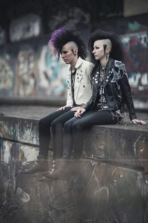 Deathrock Deathrock Fashion, Female Mohawk, Vampire Goth, Fashion Archive, Rock Outfits, Dark Outfits, Psychobilly, Gothic Punk, Punk Style